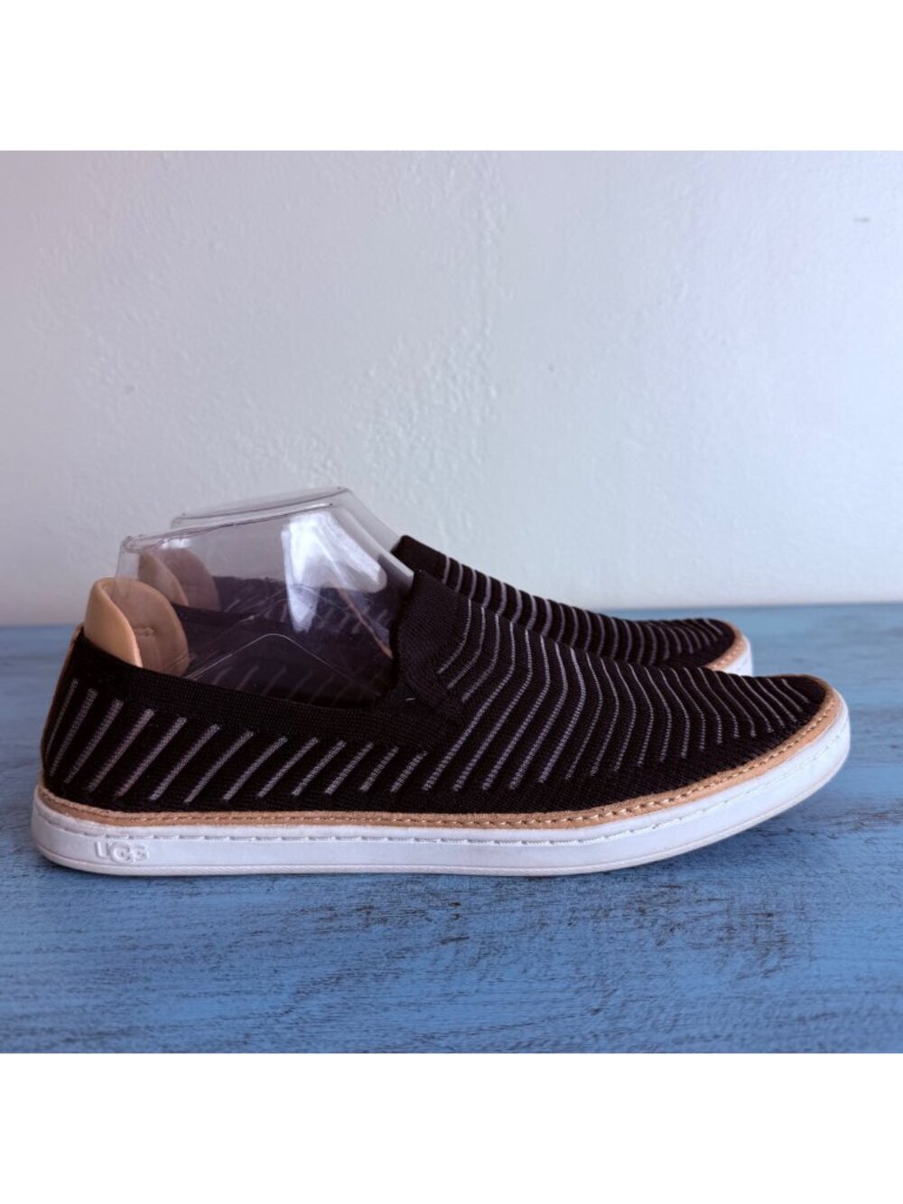 UGG  Women's Sammy Breeze Slip-On Sneaker Black & Gray Sz 9